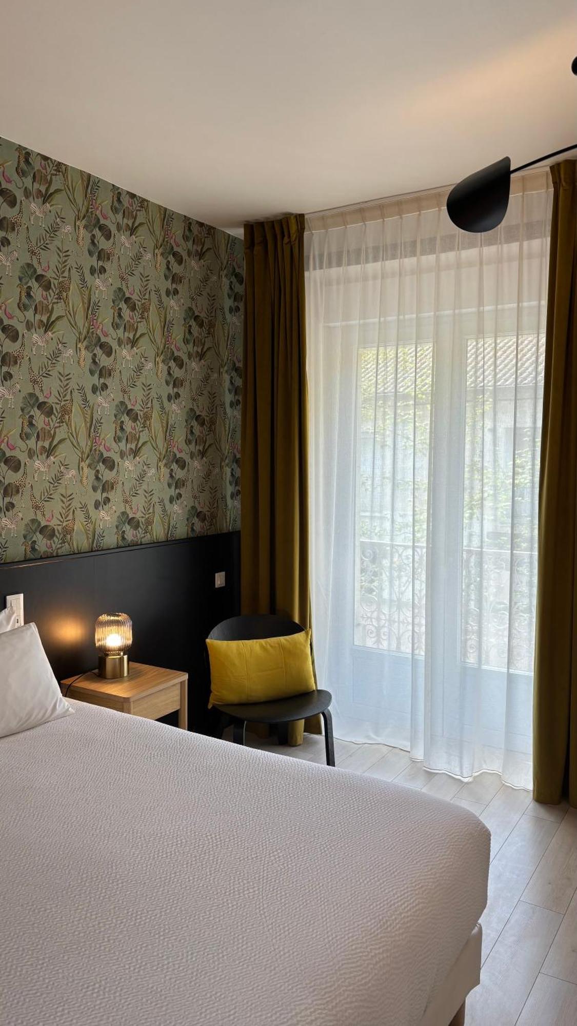 Logis Hotel Restaurant Grand Hotel De Lyon Vals-les-Bains Dış mekan fotoğraf